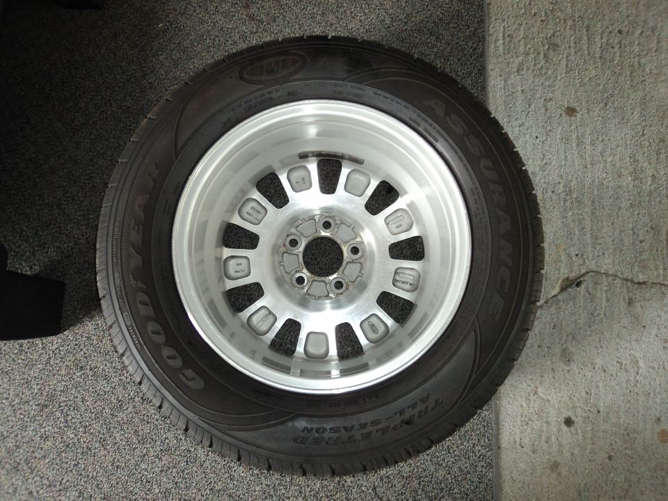 Silver alloy wheel with a Goodyear Assurance tire