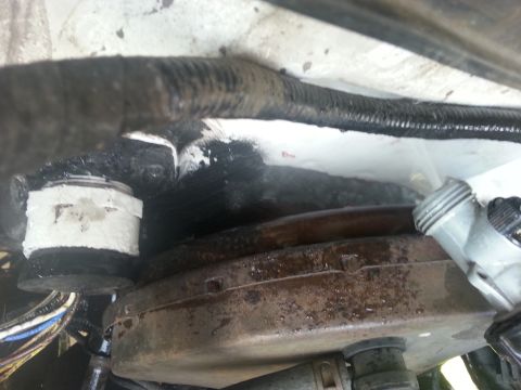 1992 Ford Bronco - Determined to find the leak, I sprayed the hose in the spot I thought it was most likely coming from.