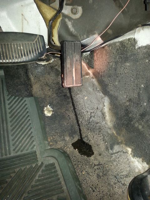 1992 Ford Bronco - Water dripping down after spraying around the brake booster.