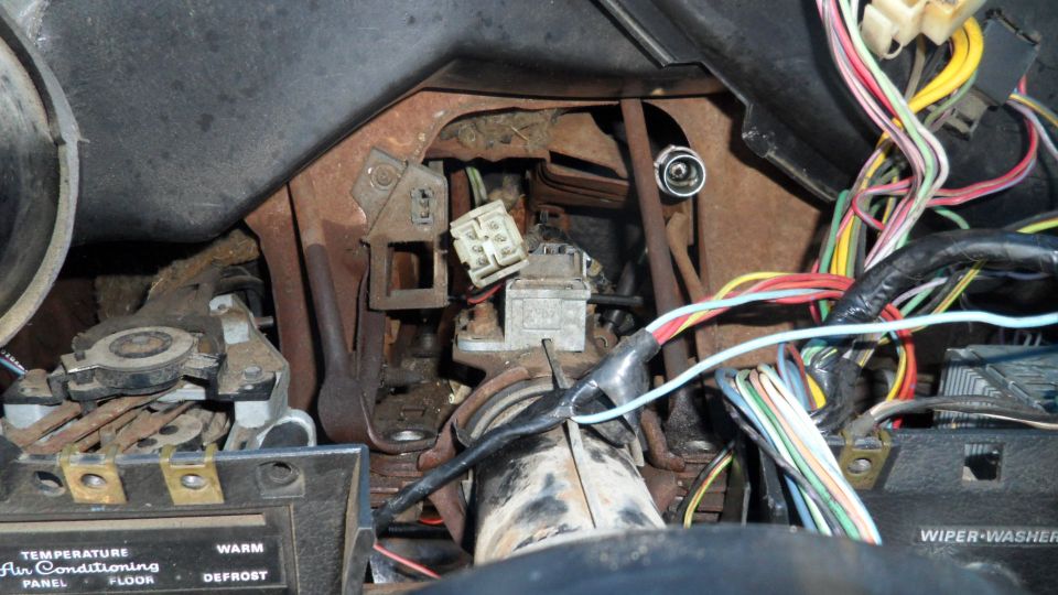 Interior wiring harness and dashboard components