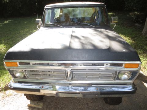 1978 Ford Bronco - This Ford truck's grille and headlight design indicate a 1973 model year, not a 1978 Bronco.