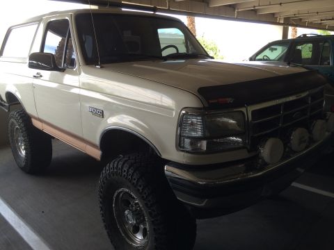 1995 Ford Bronco - This is new-er setup - 37" DC with 8 lugs conversion. MSD, new piston bump stops and on the floor shifter