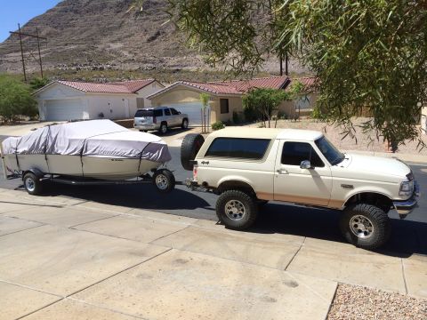 1995 Ford Bronco - Ready for lake - boat hooked up