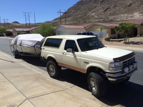 1995 Ford Bronco - different angle with boat hooked up