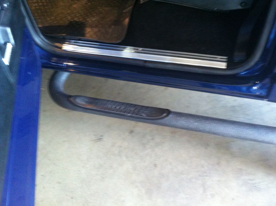 Blue vehicle door sill and side step with textured tread
