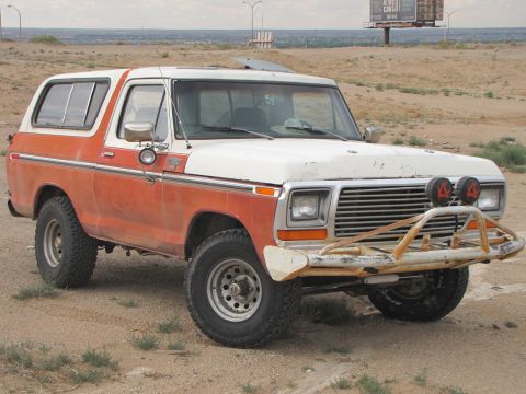 1978 Ford Bronco - This 1978 Ford Bronco is shown from a three-quarter front view, equipped with auxiliary lighting and a modified bumper.