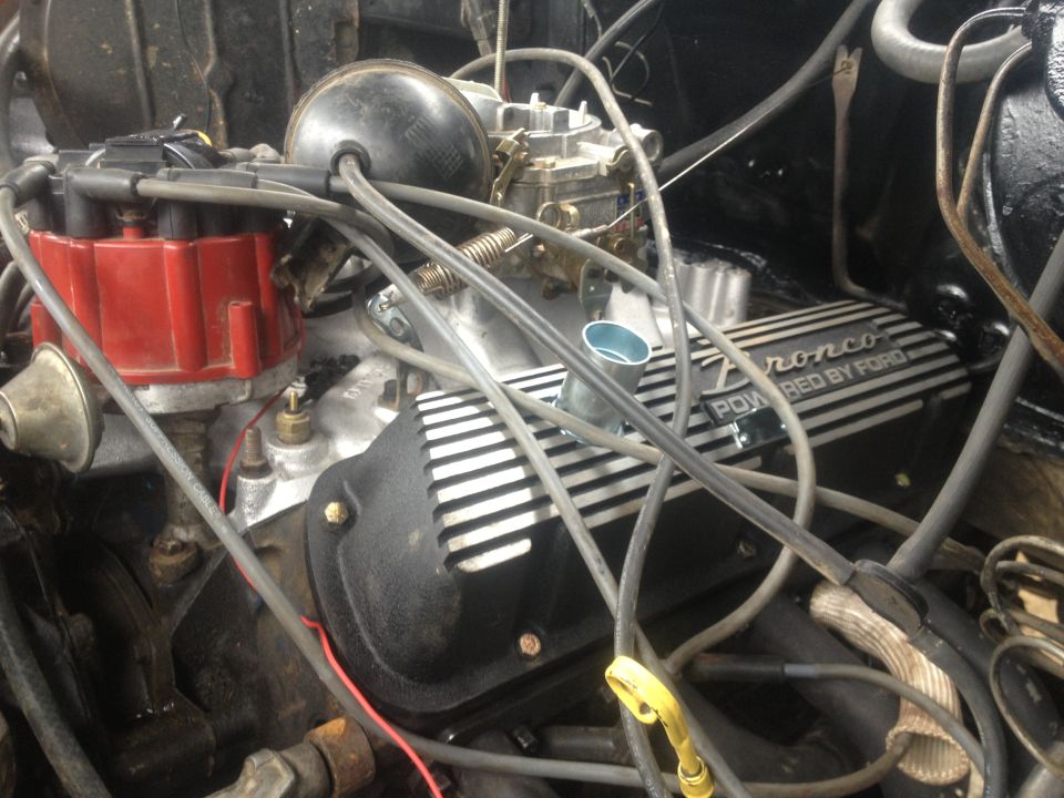 Engine bay with valve covers reading "Bronco Powered by Ford"