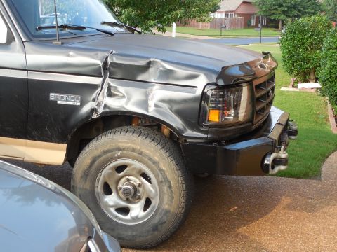 1983 Ford Bronco - YEAH! That looks a LOT better! I had a little mishap with an air compressor... It's a long story.