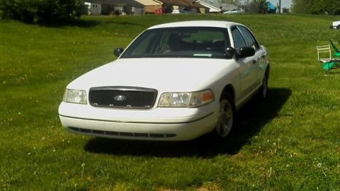 2000 Ford Crown Victoria photo