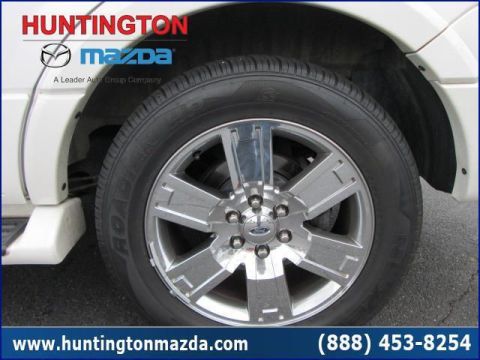 2009 Ford Expedition - The front wheel and fender of a 2009 Ford Expedition are shown in this close-up photograph.