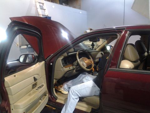 2004 Ford Crown Victoria - Lonnie hard at work.