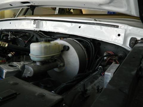 1979 Ford Bronco - Close-up of brake booster and master cylinder assembly.