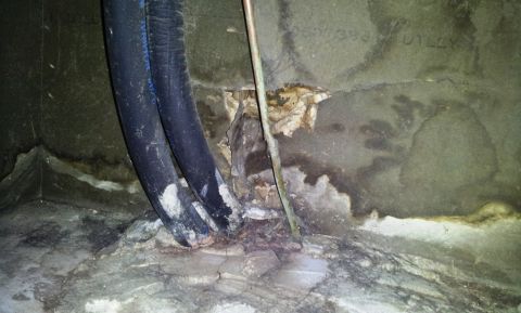 1992 Ford Bronco - Water damage and pipes visible on a concrete wall.