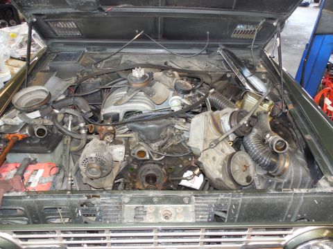 1975 Ford Bronco - As cramped as it looks, it was a very quick & easy job to get the front of the engine stripped off, and put back on later.