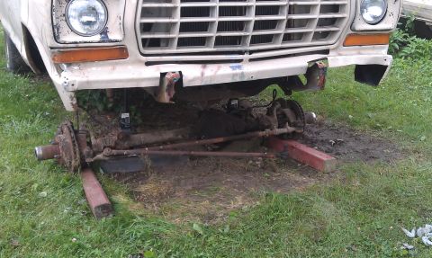 1990 Ford Bronco - The front axle and steering components have been removed from this truck, leaving it supported by blocks.