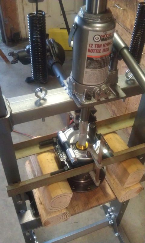 1990 Ford Bronco - A hydraulic bottle jack is used to press components onto a vehicle's axle assembly.