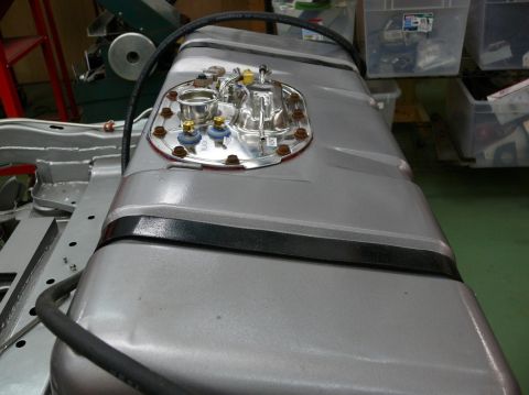 Fuel tank with sender unit and fuel lines