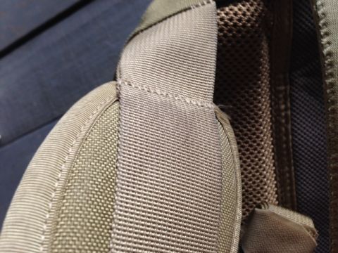 2005 Audi S4 - Detail of a backpack strap and mesh material, with a Supermotors watermark.