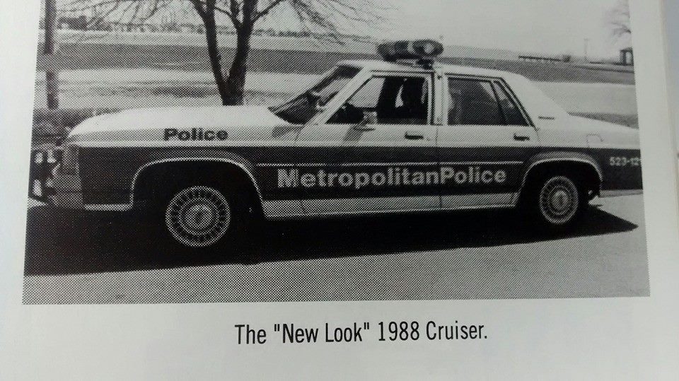 Metropolitan Police car with "New Look" livery, side view