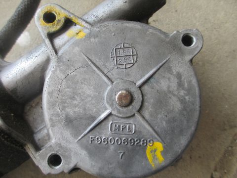 1995 Ford F-150 - LH Window Motor Close-up 2