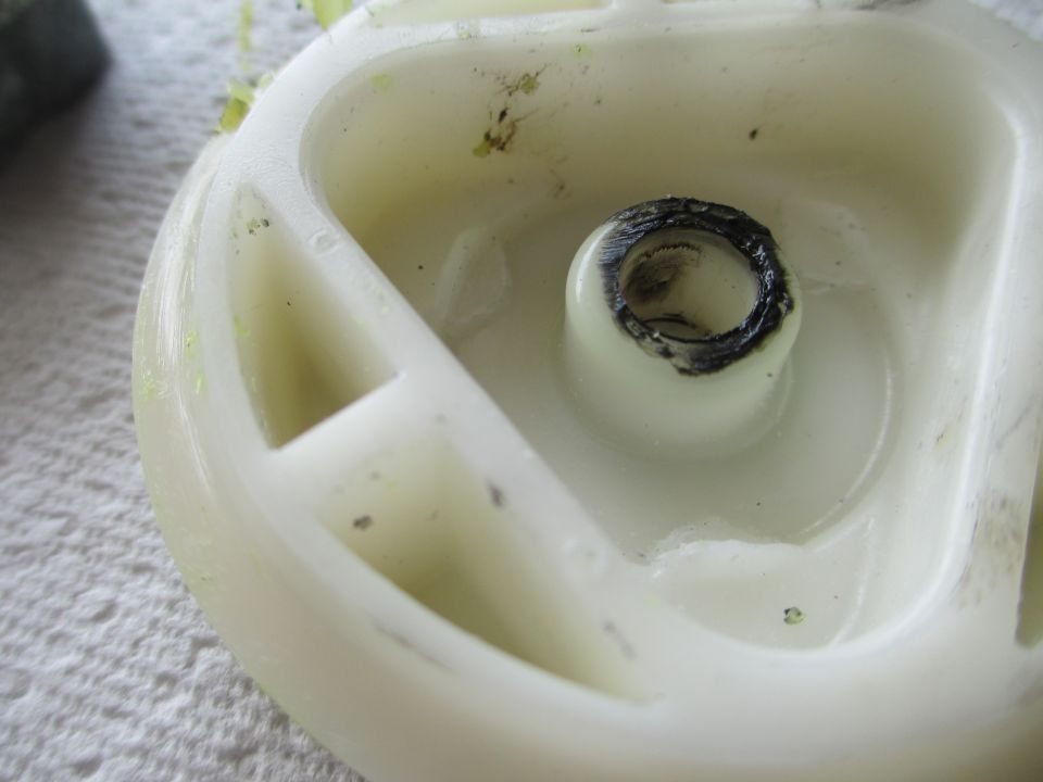LH Window Motor plastic gear wear