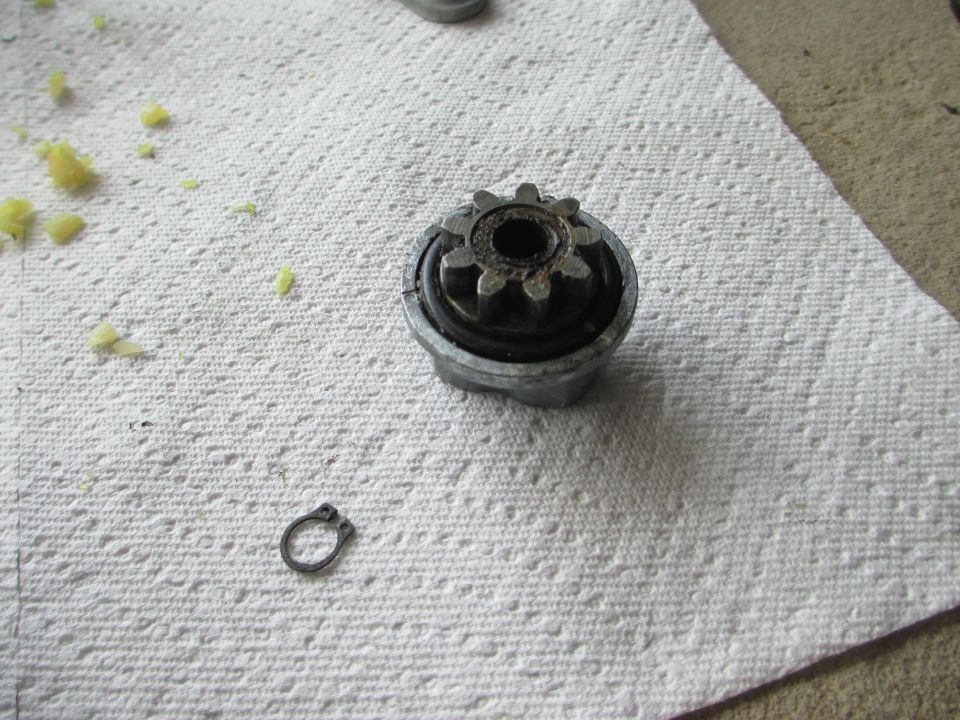 LH Window Motor Regulator Gear removed