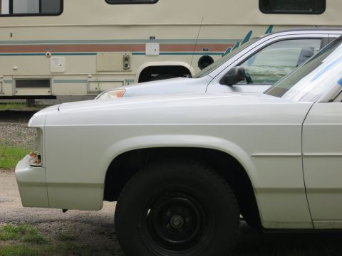 1991 Ford LTD Crown Victoria - Side view of a 1991 Ford Crown Victoria LTD, showing its front fender and wheel.