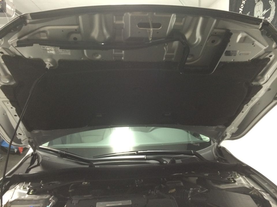 Car hood open showing the engine bay and insulation. Supermotors.net logo visible