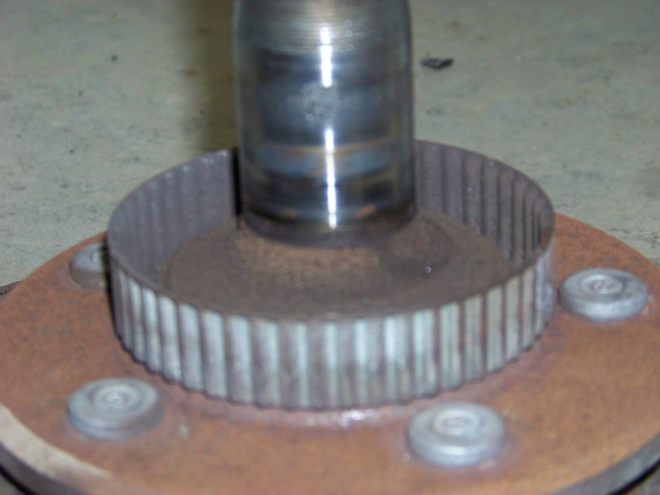 Close-up of a rusty hub with splines and a metal shaft