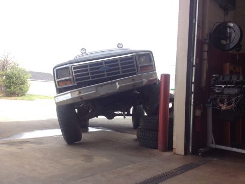 1986 Ford Bronco - Took the sway bars off and it got a littlr more flex