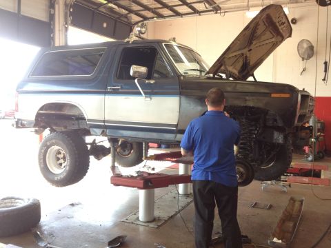 1986 Ford Bronco - Gotta make those cut fenders look good