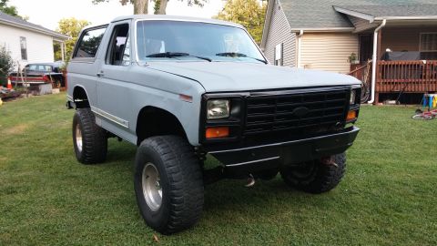 1986 Ford Bronco - All primered up and ready to turn green