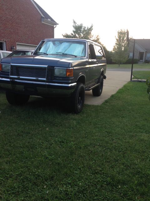 1990 Ford Bronco photo