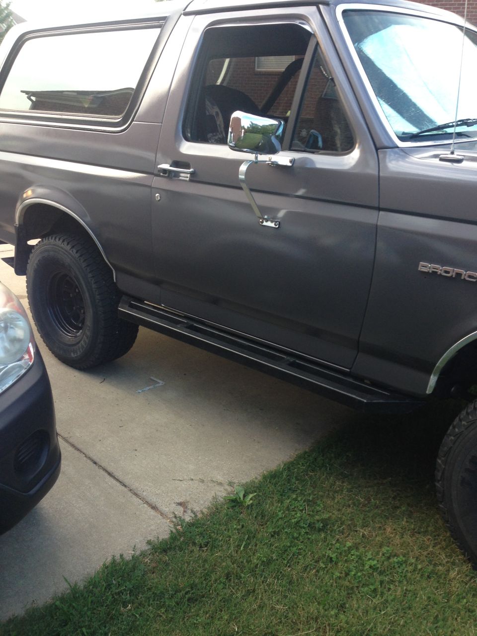1990 Ford Bronco side view with aftermarket running boards