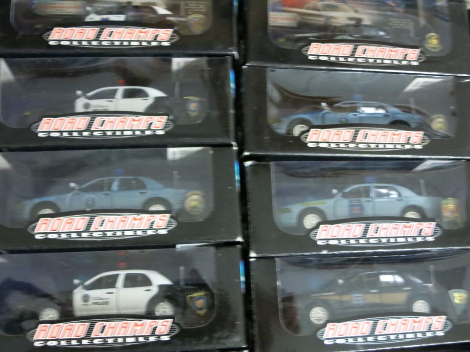 1991 Ford Crown Victoria LTD police car, side view, in box