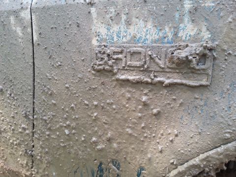 1996 Ford Bronco - Mud covers most of this vehicle's door and the BRONCO emblem.