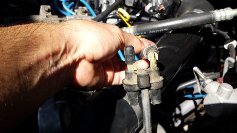 1992 Ford Bronco - Anybody know where this cruise control line goes?
