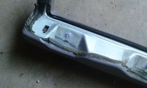 1994 Ford Bronco - Detail of a car door frame showing wear and tear, with a Supermotors.net watermark.