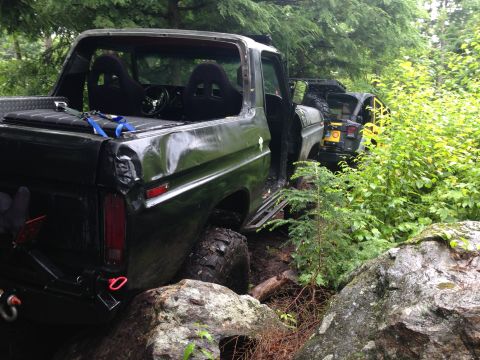 1979 Ford Bronco - Same boulder, no problem hopping over it