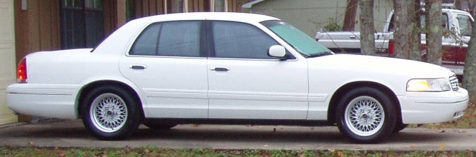 2000 Ford Crown Victoria