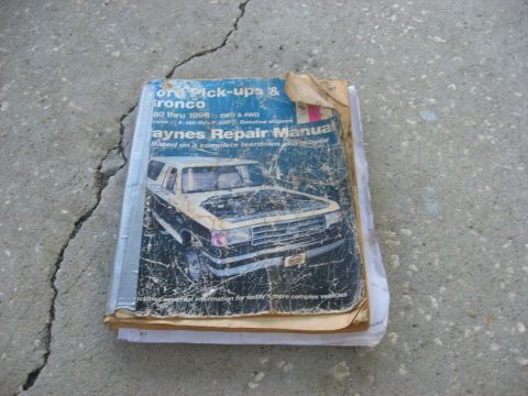 1994 Ford Bronco - This Haynes Repair Manual covers Ford Pick-ups and Broncos from 1980 through 1996.