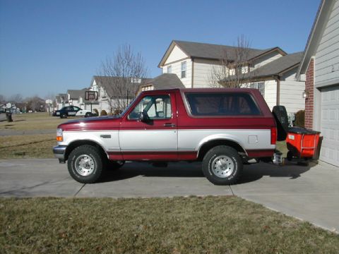 1996 Ford Bronco - Before the lift. Stock height, 31x10.50 BFG All Terrains.