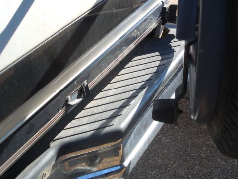 1993 Ford Bronco - This rub pad is stretched because the rubber bumper is too sticky, and the upper sleeve is gone, allowing the arm to bounce significantly.