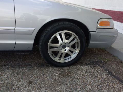 1999 Ford Crown Victoria photo