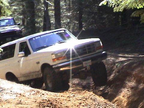 1978 Ford Bronco - Alvey heading up the trail