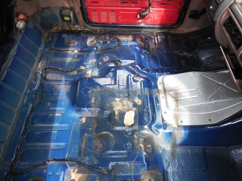 1993 Ford Bronco - This looks just about how I remember it, other than the buckle in the driver's footwell from the wreck.