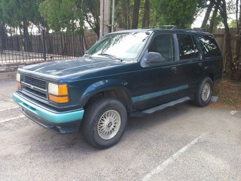 2000 Mercury Grand Marquis - This SUV appears to be a 1995 Ford Explorer, not a 2000 Mercury Grand Marquis.