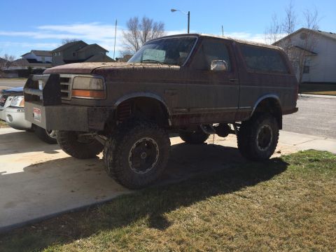 1993 Ford Bronco - This lifted 1993 Ford Bronco is equipped with a heavy-duty aftermarket bumper.