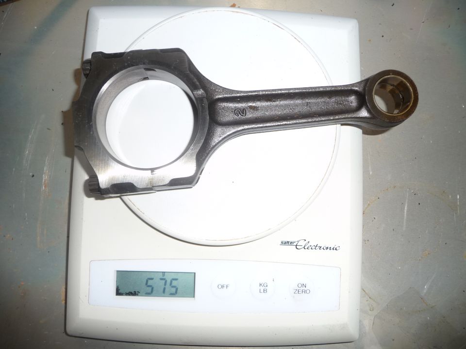 Connecting rod on a digital scale showing 575
