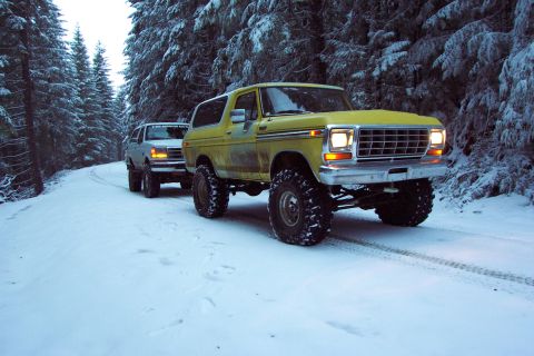 1996 Ford Bronco - Thought Steve said he had to work today... Oh wait, it's his twin... no it's Kelly, a guy I met today. He's only had his '79, 460, 38 SX's…